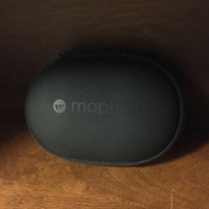 Mophie Recharging Case